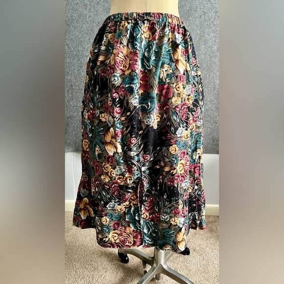 Floral Skirt with Pockets! 🌺🌻🌸 - Picture 6 of 11